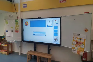 Digitale Tafeln in allen Klassenräumen