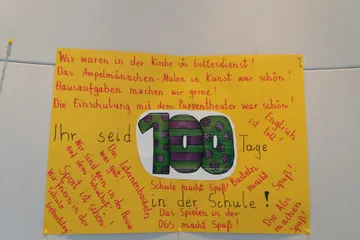 Ein gestaltetes Schülerplakat - 100 Tage in der Schule - es wird gefeiert